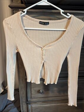 SHEIN Beige Ribbed Button-Front Long Sleeve Crop Top